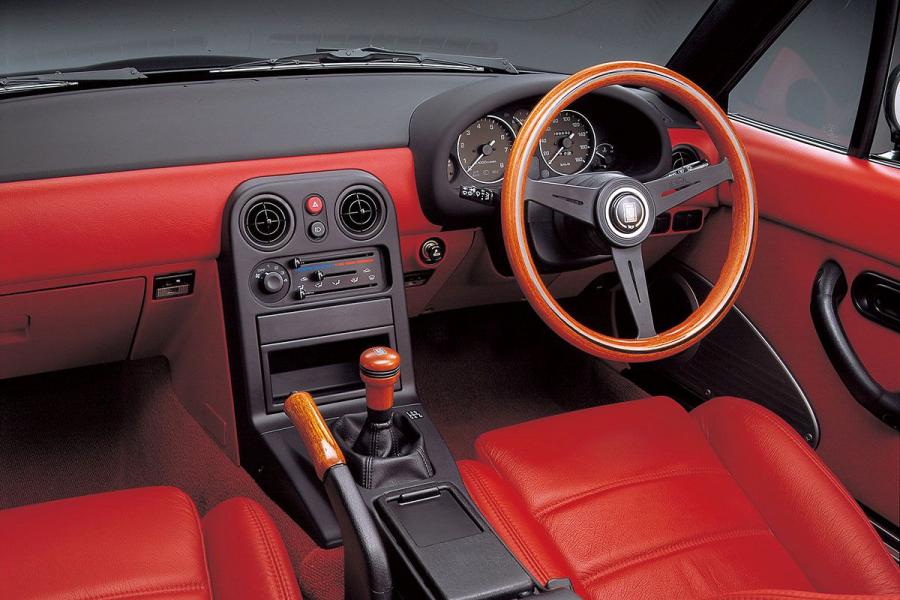Торпедо Eunos Roadster R Limited (NA8C) 1995 года  (фото 1 из 3)